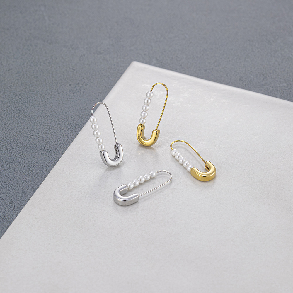 パール×Safety Pinモチーフピアス