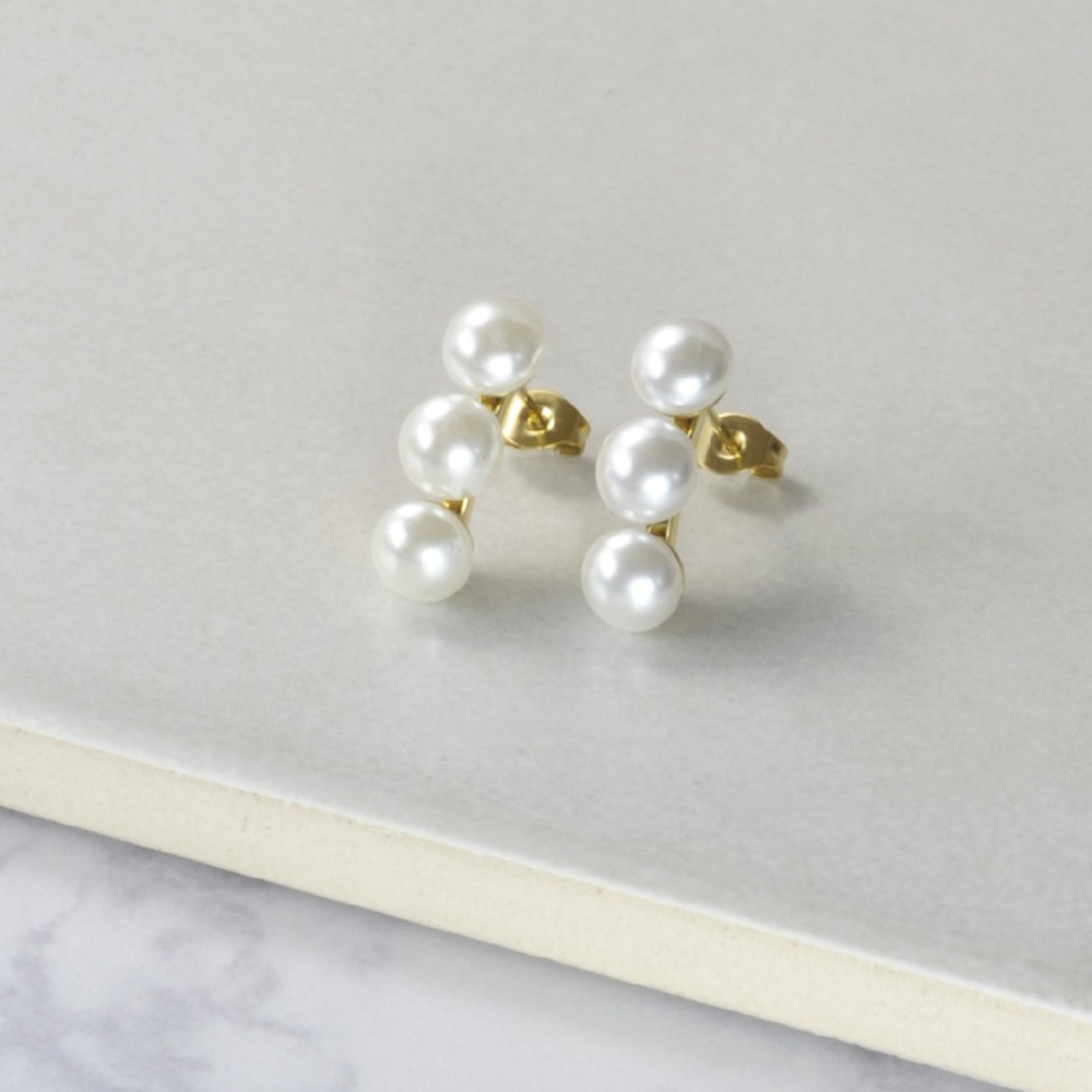 スリーパールピアス